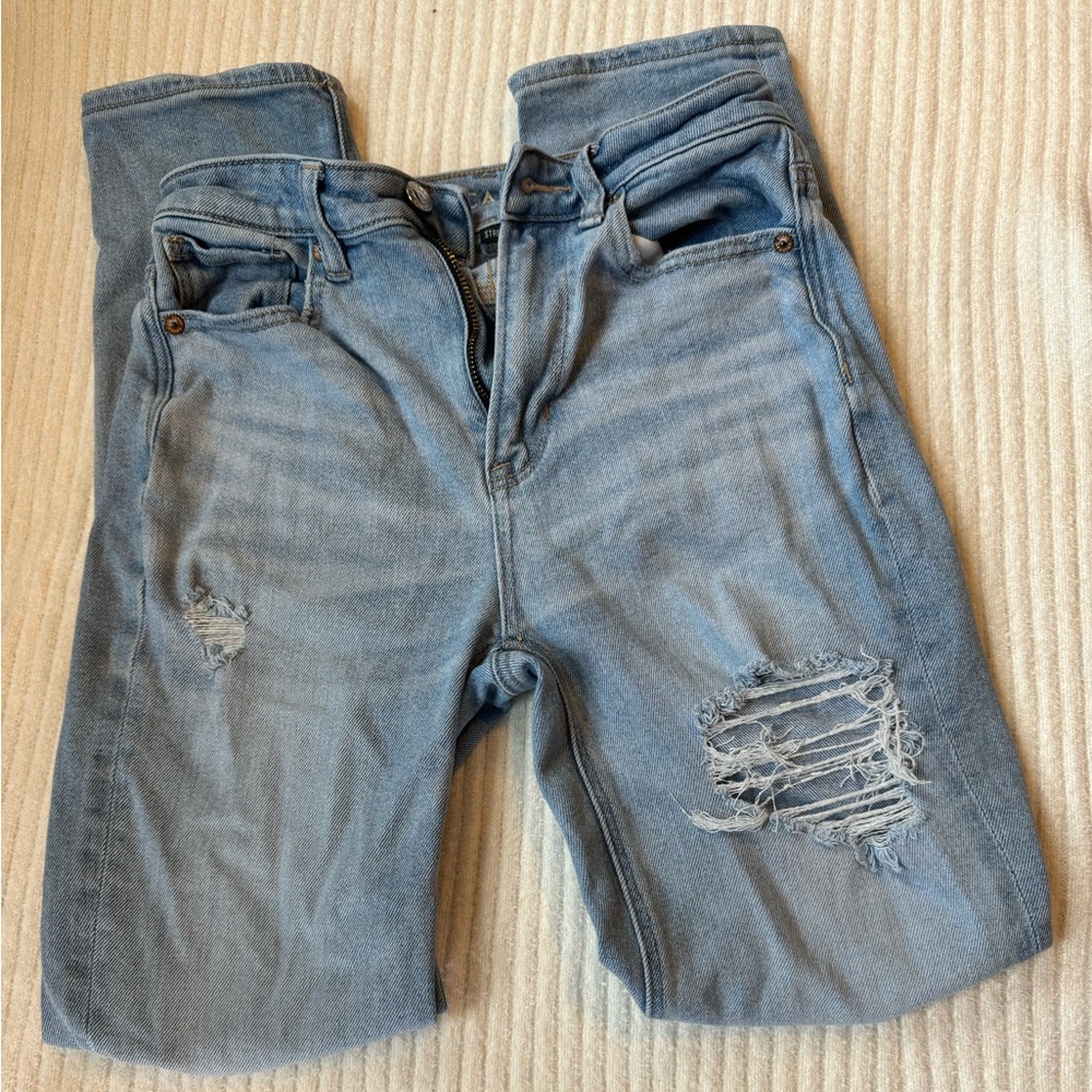 American Eagle mom straight jeans! Size 00 regular